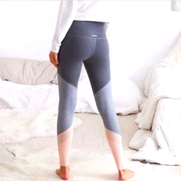 Aerie Colorblock 'Move' Workout Leggings & Matching Cropped 3/4 Zip Up - Picture 2 of 5